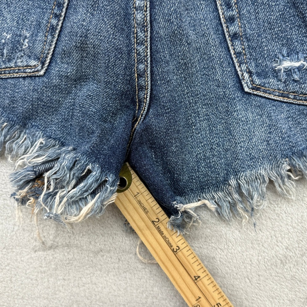 We The Free Denim Shorts Women 26 Blue Distressed Raw Hem Button Fly Boho CutOff - Picture 6 of 10